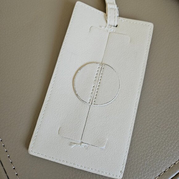 NWOT LOULU MODERN WEEKENDER TRAVEL BAG & CHARGING CORD w/ PADDED SHOULDER STRAP - Picture 14 of 16